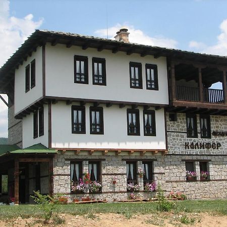 Family Hotel Kalifer Kalofer Buitenkant foto
