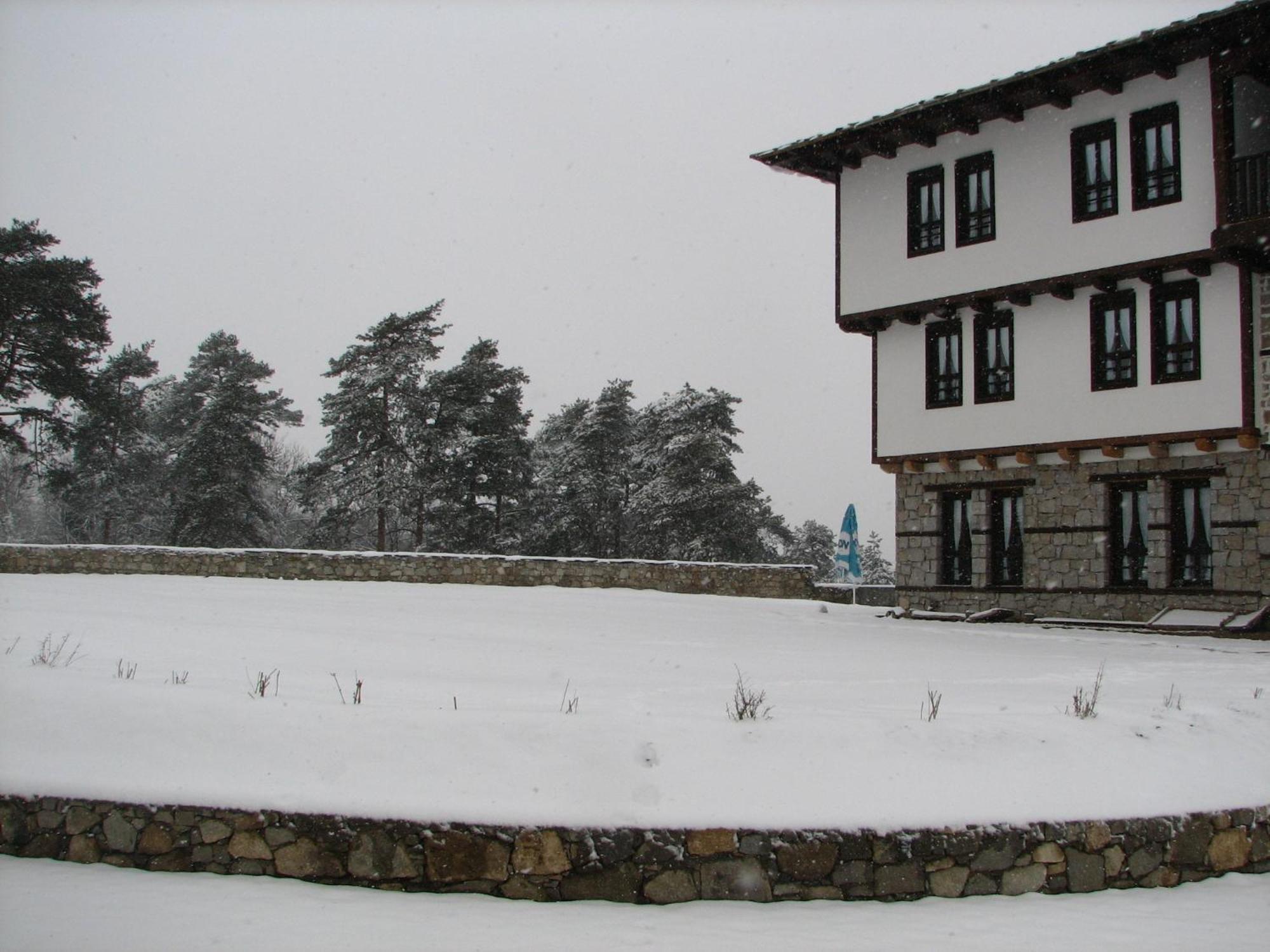Family Hotel Kalifer Kalofer Buitenkant foto