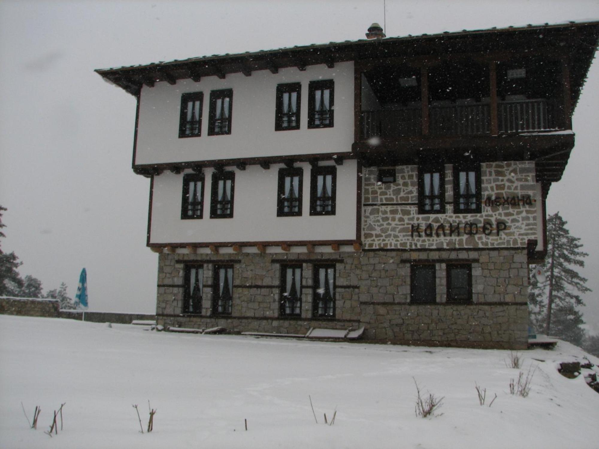 Family Hotel Kalifer Kalofer Buitenkant foto