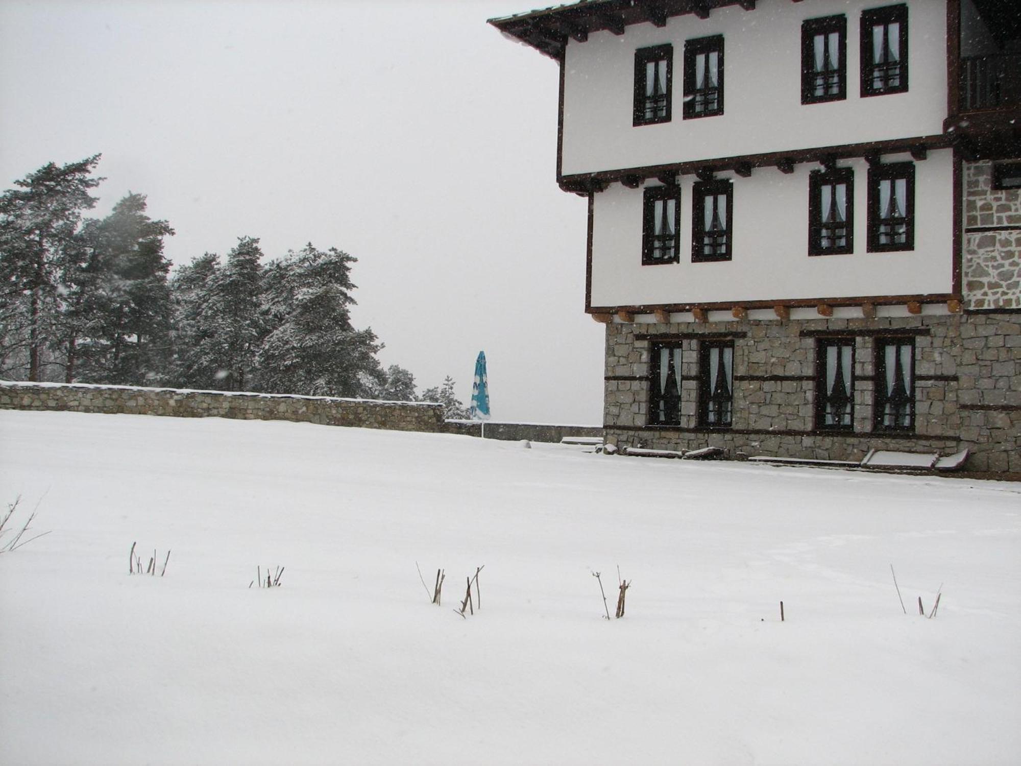 Family Hotel Kalifer Kalofer Buitenkant foto
