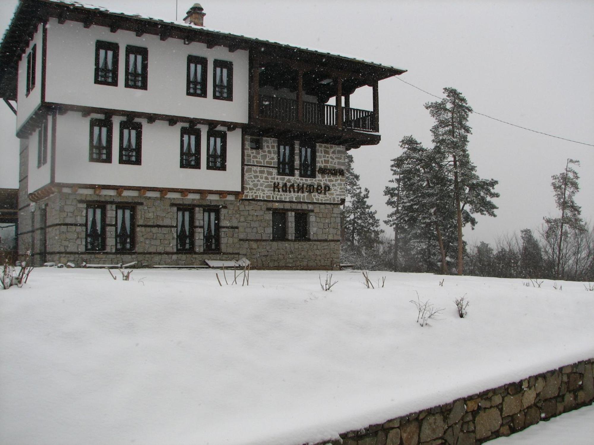 Family Hotel Kalifer Kalofer Buitenkant foto