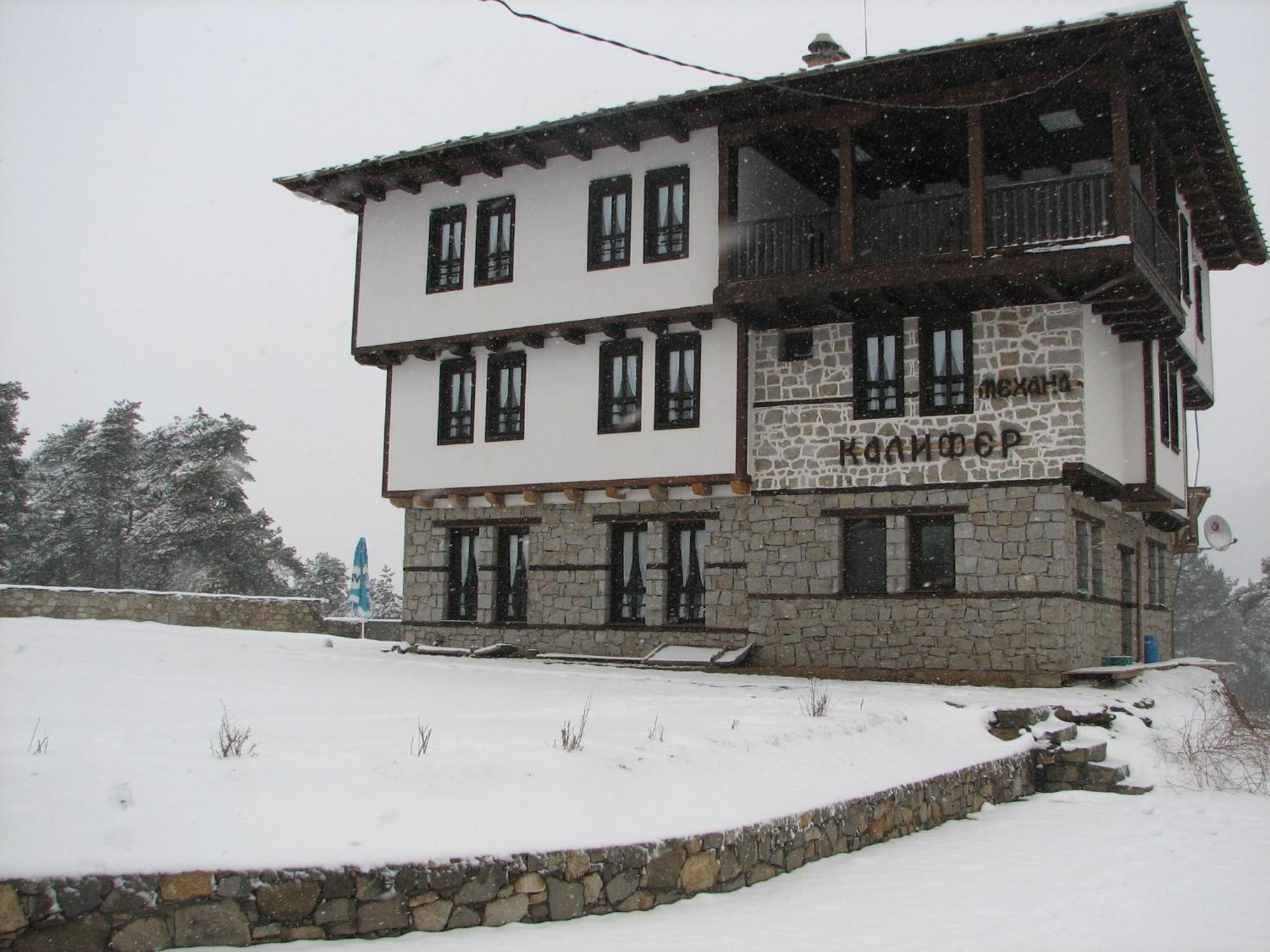 Family Hotel Kalifer Kalofer Buitenkant foto