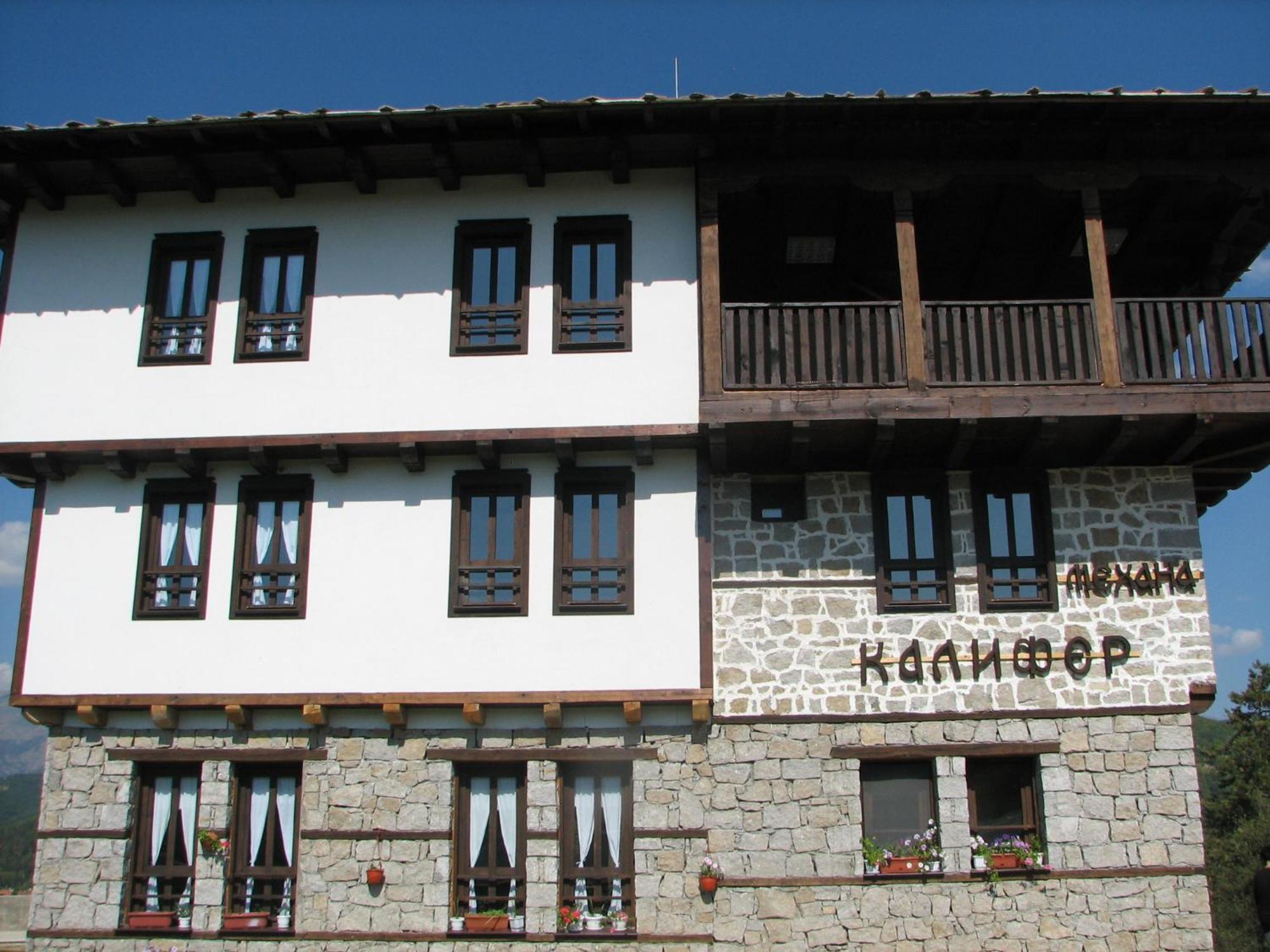 Family Hotel Kalifer Kalofer Buitenkant foto
