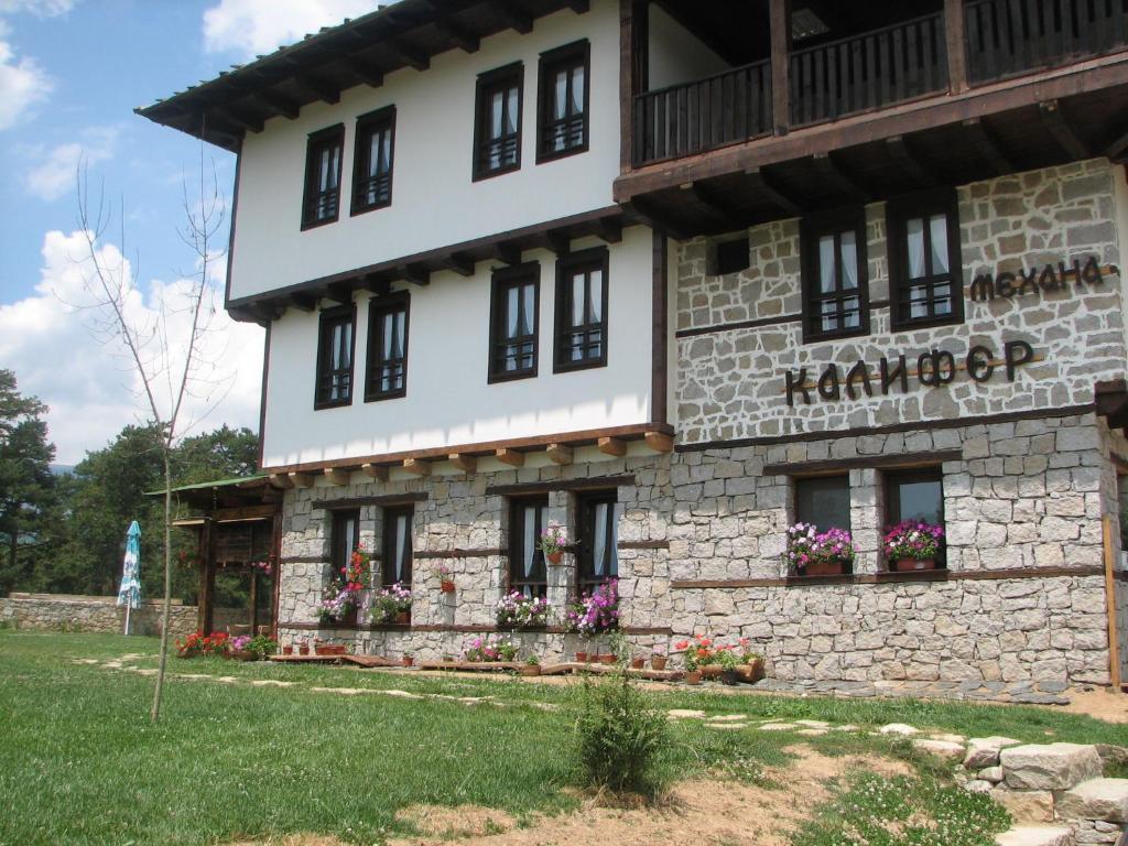 Family Hotel Kalifer Kalofer Buitenkant foto