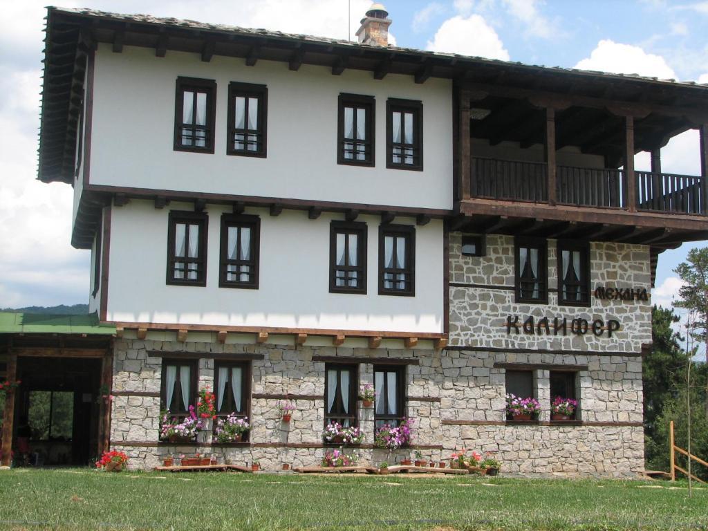 Family Hotel Kalifer Kalofer Buitenkant foto